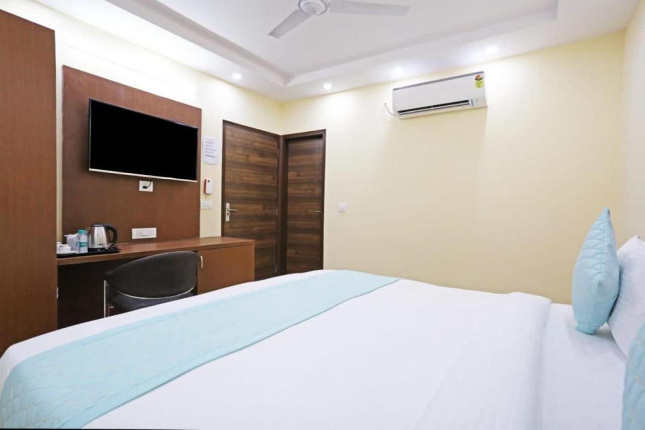 Hotel Mannat Bhera Enclave Nueva Delhi Exterior foto